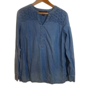 Bandolino Denim Vneck Cotton Blend Beaded Textured Shoulder Size Small Chambray